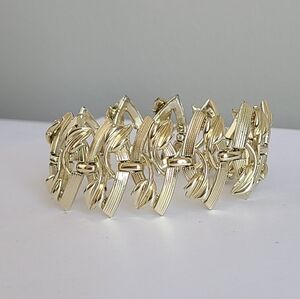 Vintage 60's Coro Yellow Gold Tone Bold Wide Chunky Costume Chain Link Bracelet
